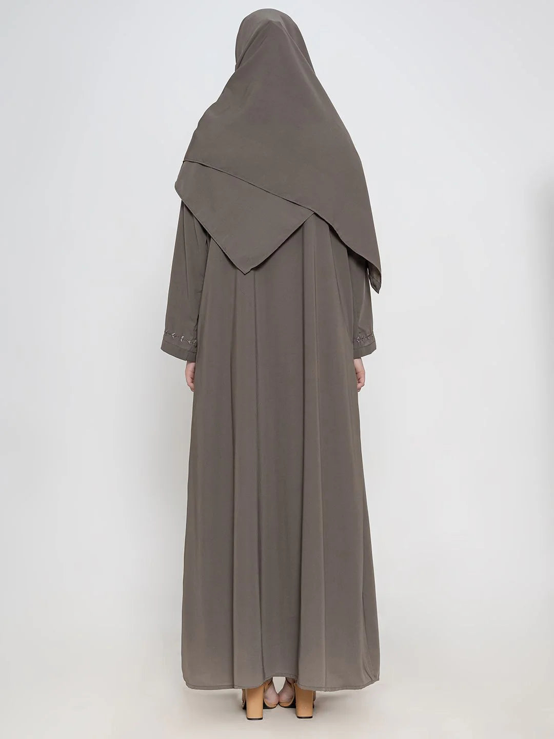 Embroidered abaya by Mawdeest