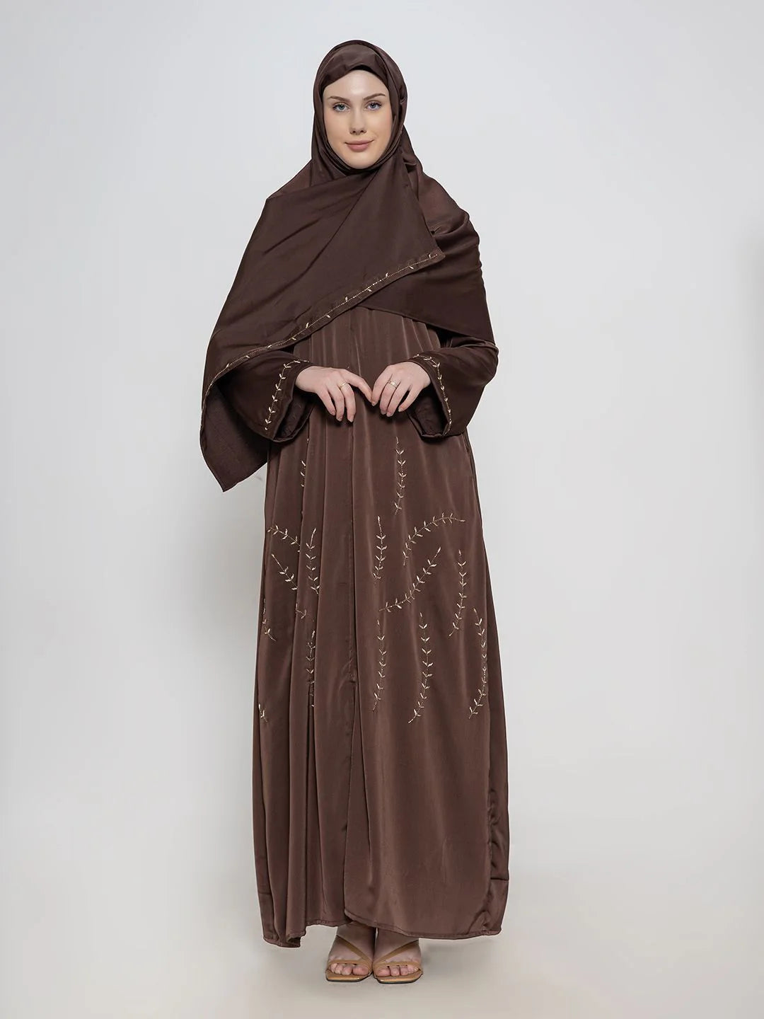 Embroidered abaya by Mawdeest