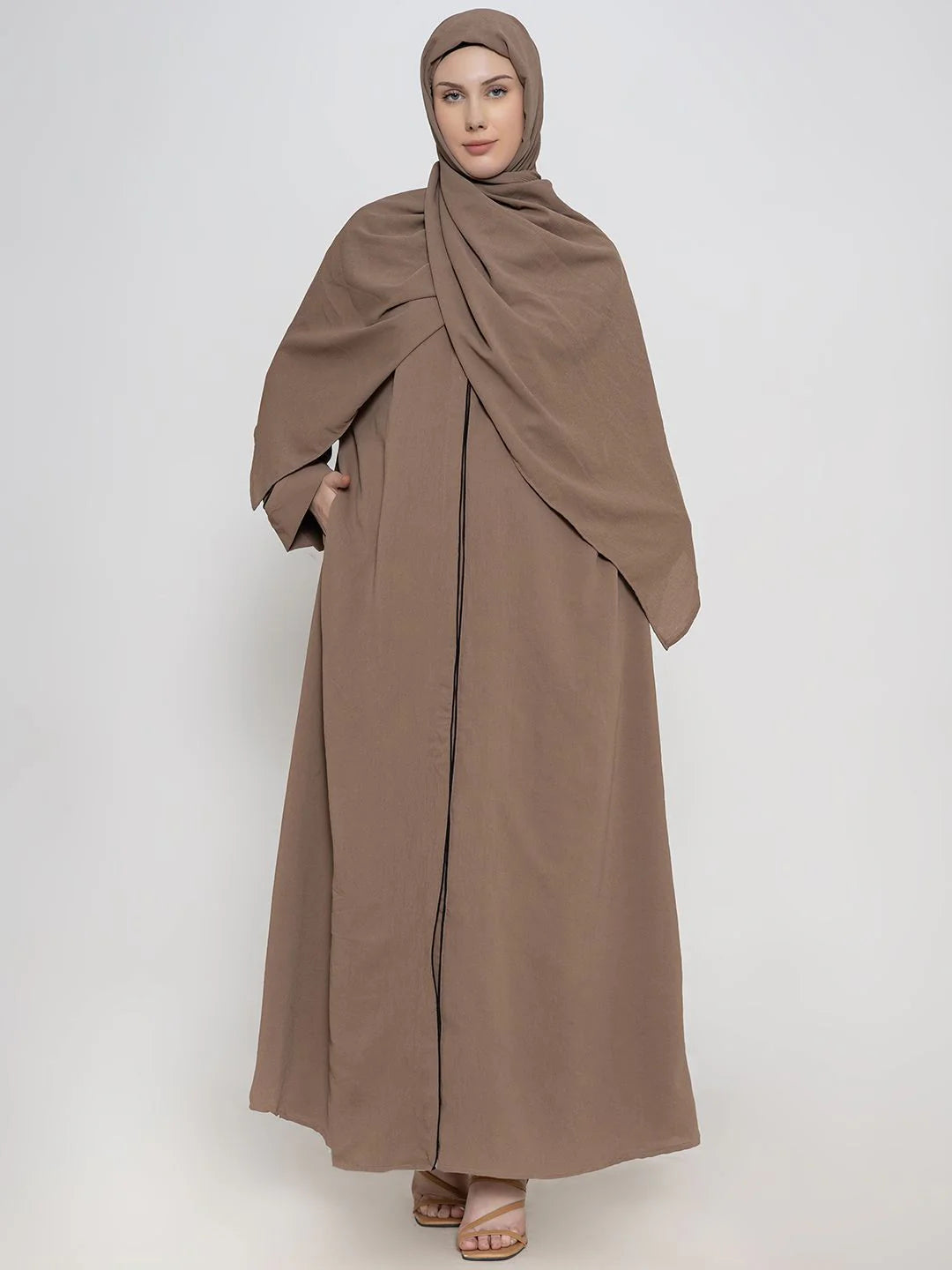 Embroidered abaya by Mawdeest