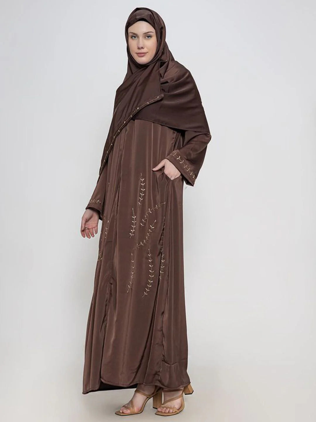 Embroidered abaya by Mawdeest