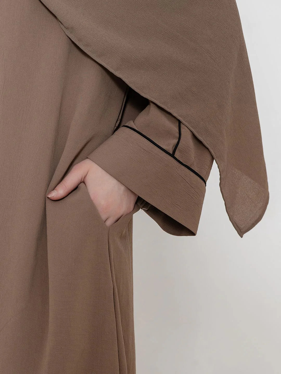 Embroidered abaya by Mawdeest