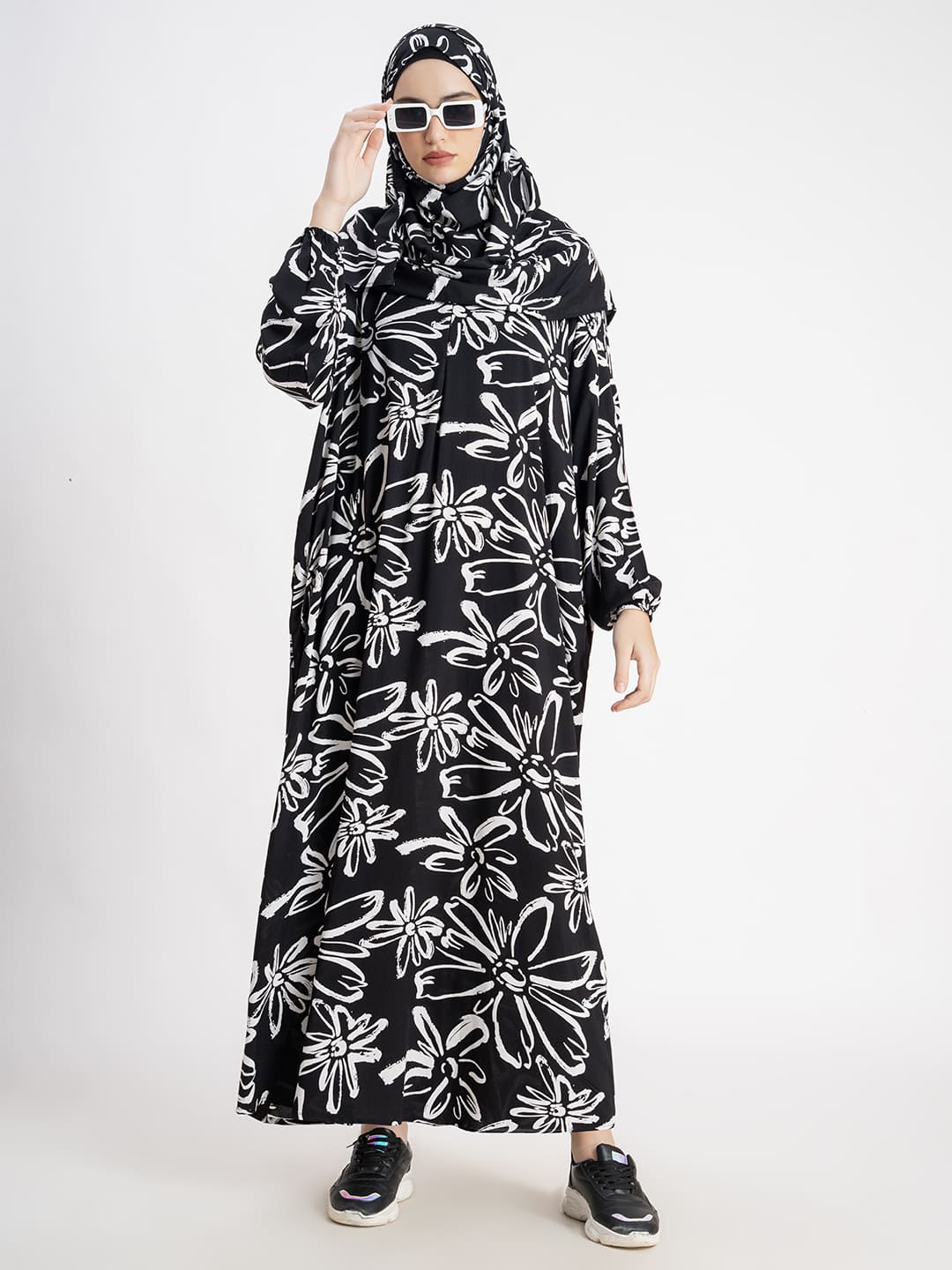 Chic Leaf Print Prayer Gown Black