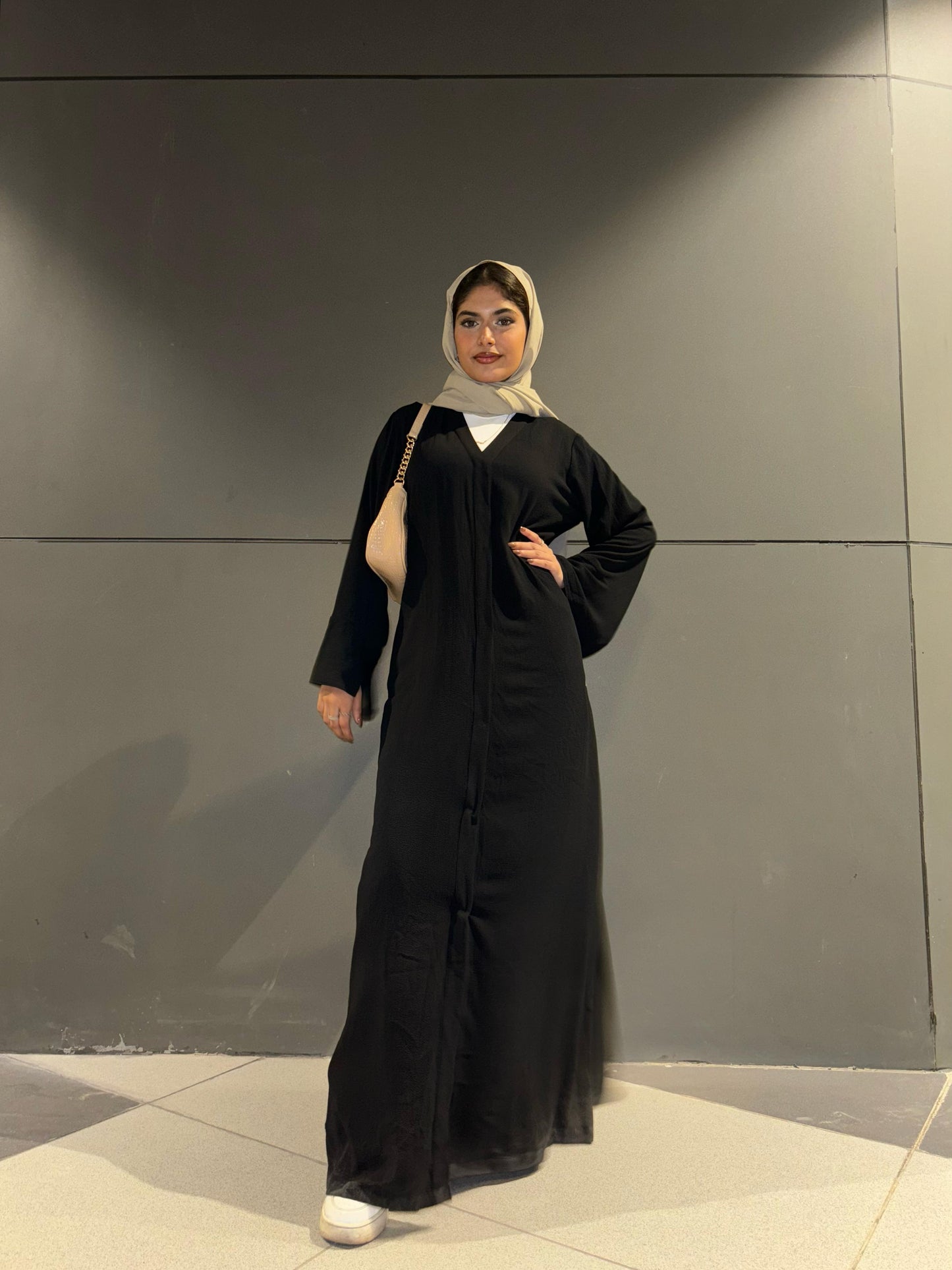 black abaya front view flowy fabric modest wear for daily use breathable abaya India