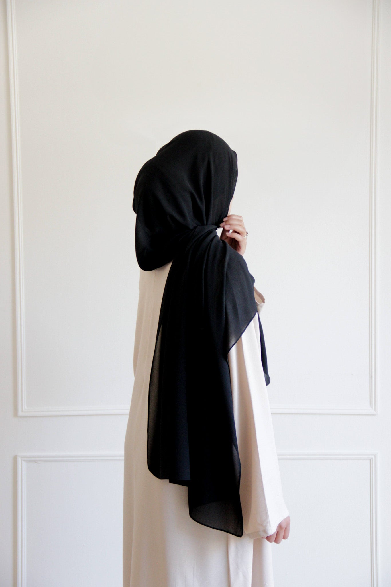 Black chiffon hijab for women by Mawdeest
